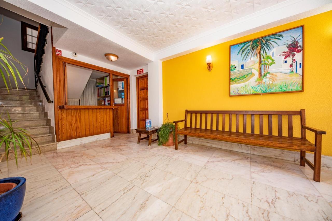 Hostal Y Apartamentos Santa Eulalia Santa Eularia des Riu Eksteriør billede