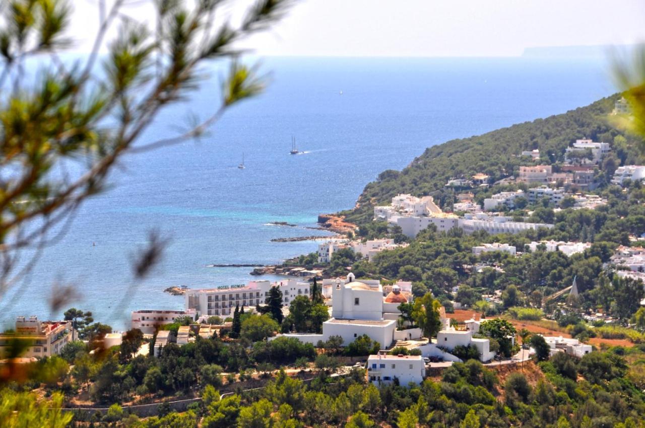 Hostal Y Apartamentos Santa Eulalia Santa Eularia des Riu Eksteriør billede