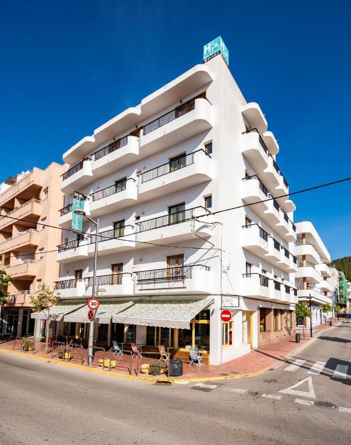 Hostal Y Apartamentos Santa Eulalia Santa Eularia des Riu Eksteriør billede