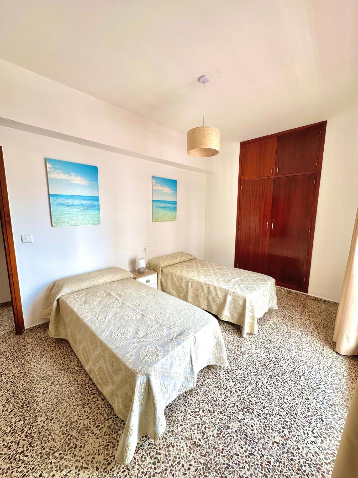 Hostal Y Apartamentos Santa Eulalia Santa Eularia des Riu Eksteriør billede