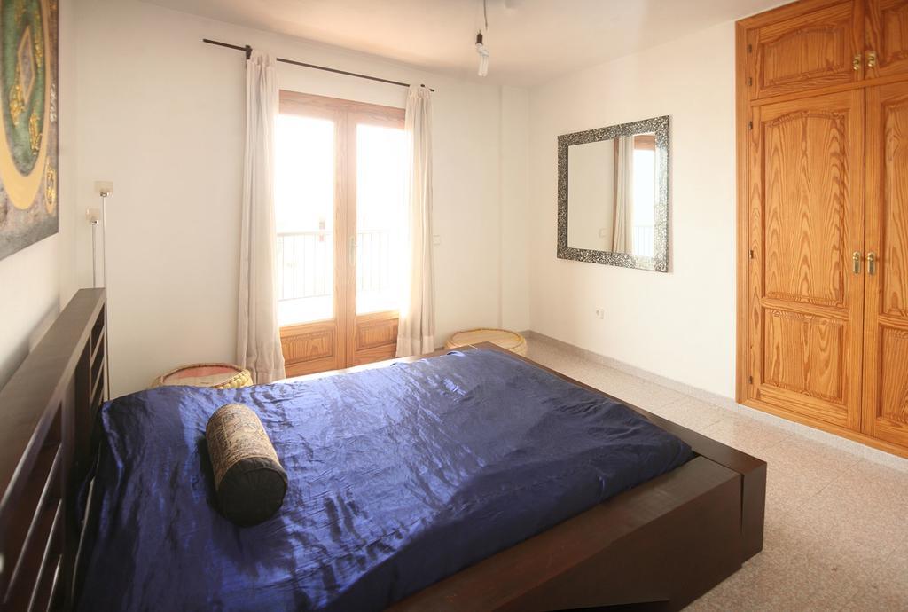 Hostal Y Apartamentos Santa Eulalia Santa Eularia des Riu Eksteriør billede