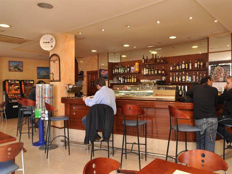 Hostal Y Apartamentos Santa Eulalia Santa Eularia des Riu Eksteriør billede